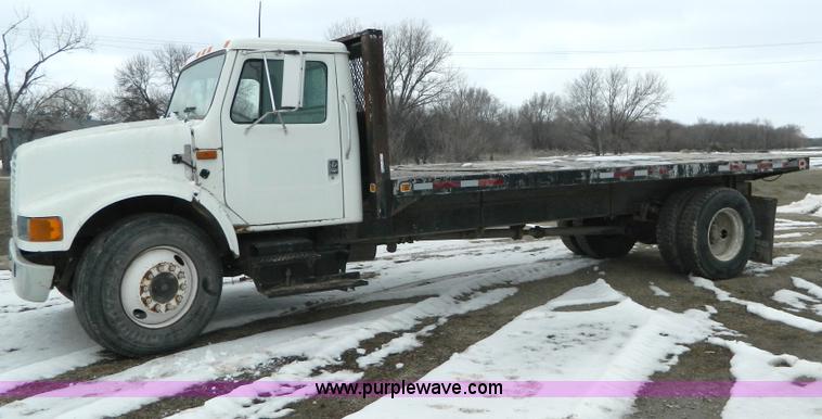 image for item W9122 1996 International 4700 flatbed truck