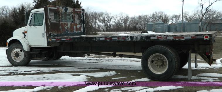 image for item W9122 1996 International 4700 flatbed truck