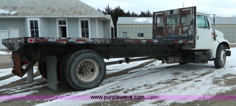 image for item W9122 1996 International 4700 flatbed truck