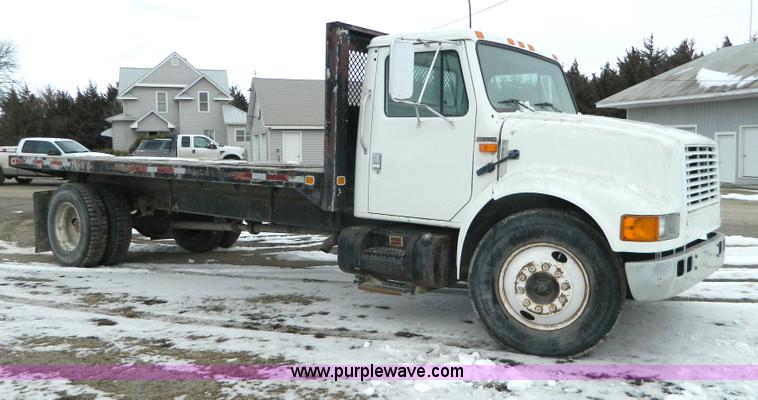 image for item W9122 1996 International 4700 flatbed truck
