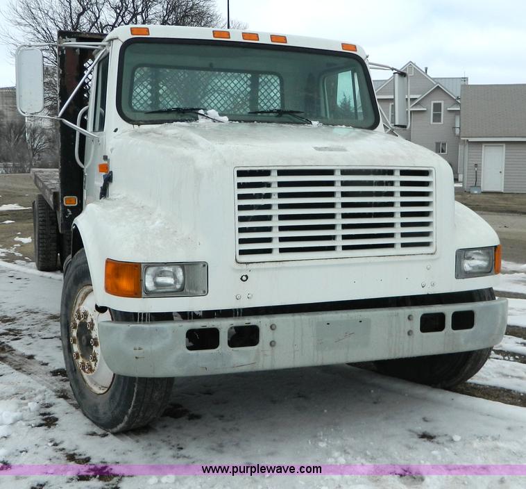 image for item W9122 1996 International 4700 flatbed truck