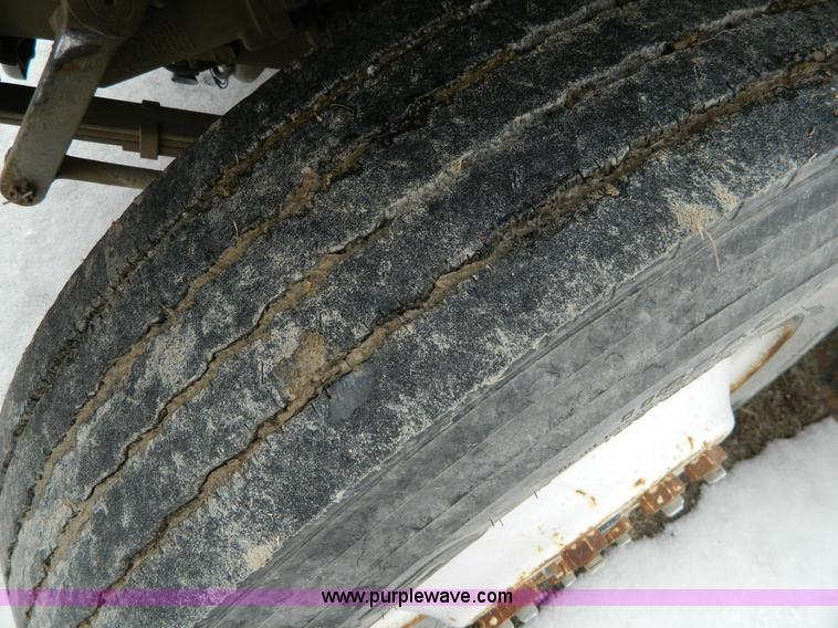 image for item W9122 1996 International 4700 flatbed truck