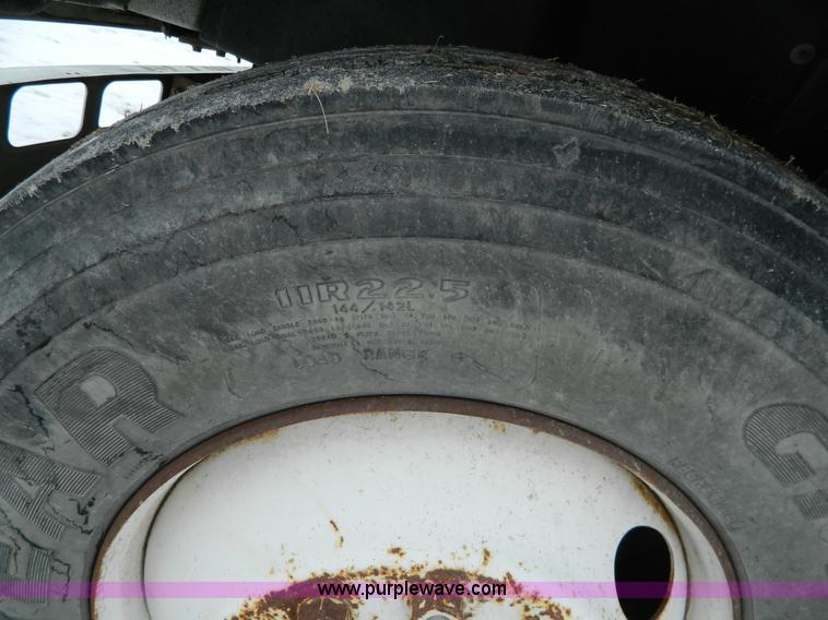 image for item W9122 1996 International 4700 flatbed truck