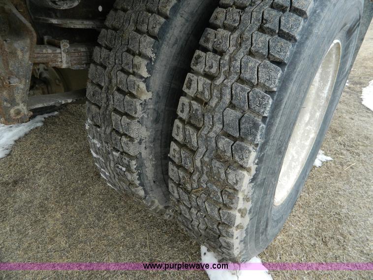 image for item W9122 1996 International 4700 flatbed truck