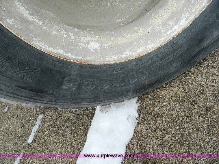 image for item W9122 1996 International 4700 flatbed truck