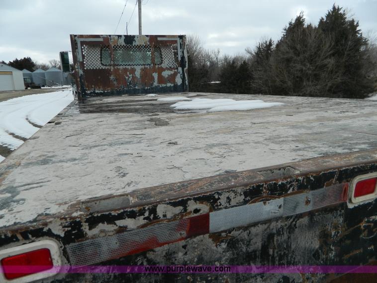 image for item W9122 1996 International 4700 flatbed truck