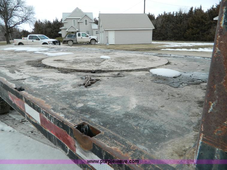 image for item W9122 1996 International 4700 flatbed truck