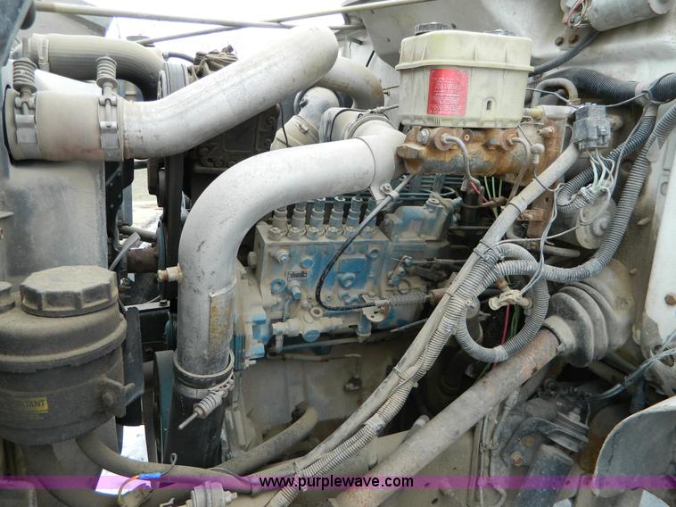 image for item W9122 1996 International 4700 flatbed truck