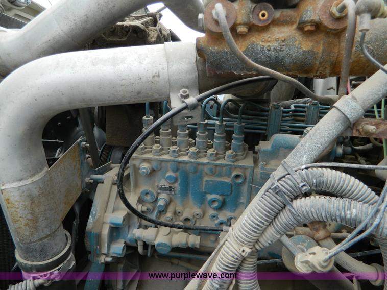 image for item W9122 1996 International 4700 flatbed truck