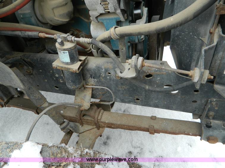 image for item W9122 1996 International 4700 flatbed truck