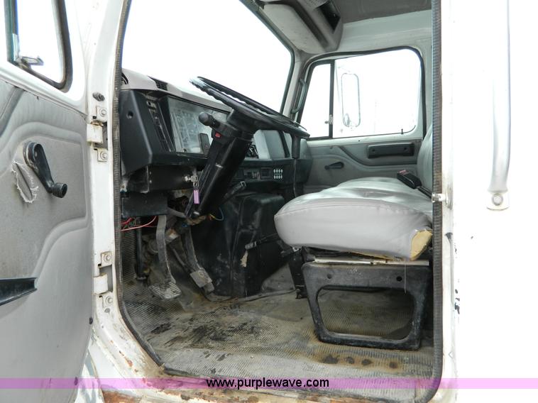 image for item W9122 1996 International 4700 flatbed truck