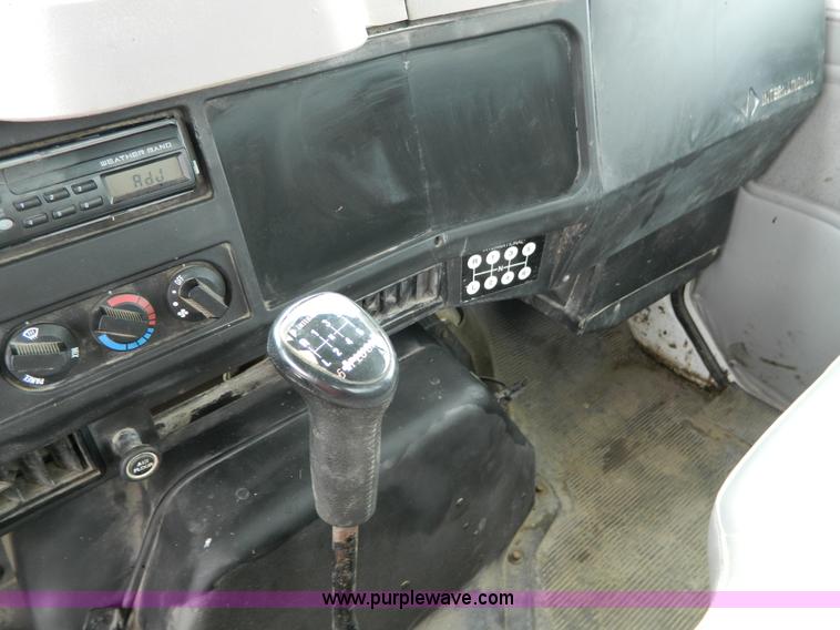 image for item W9122 1996 International 4700 flatbed truck