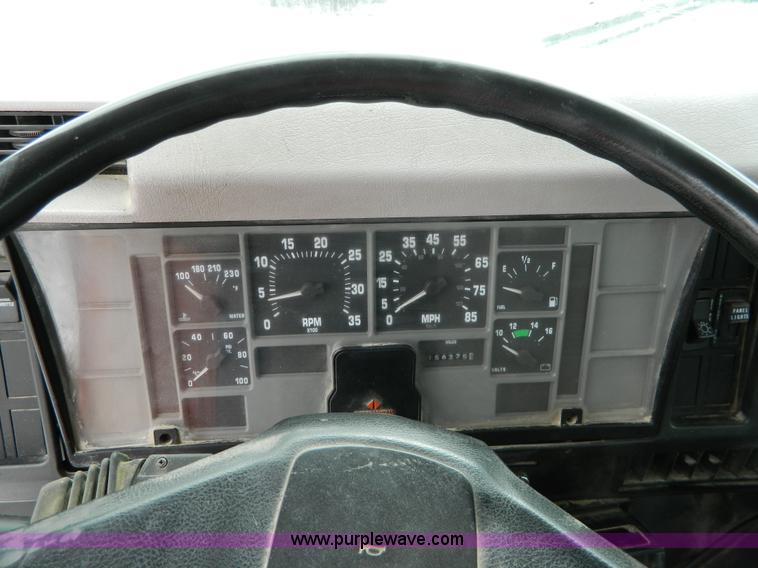 image for item W9122 1996 International 4700 flatbed truck