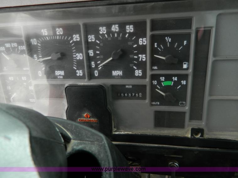 image for item W9122 1996 International 4700 flatbed truck