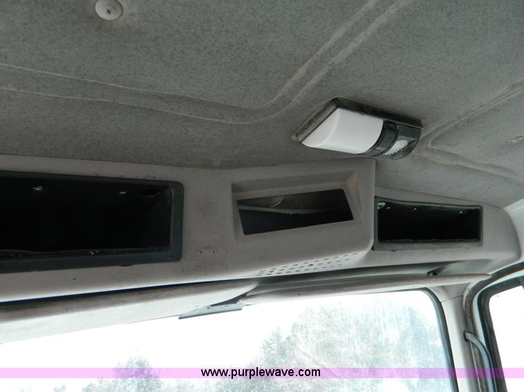 image for item W9122 1996 International 4700 flatbed truck