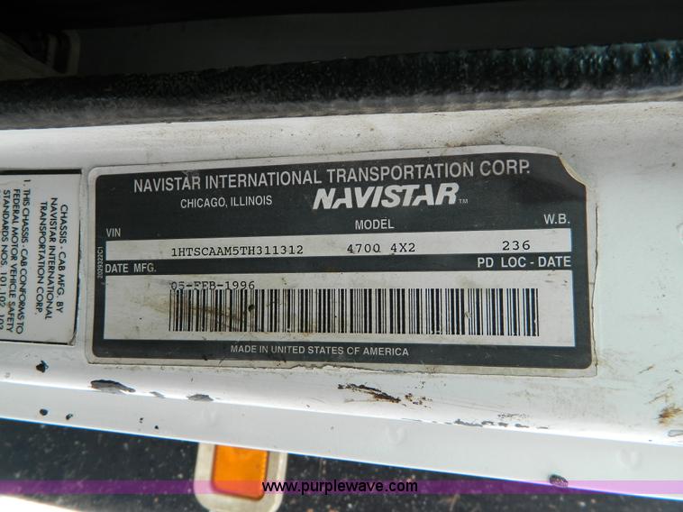 image for item W9122 1996 International 4700 flatbed truck