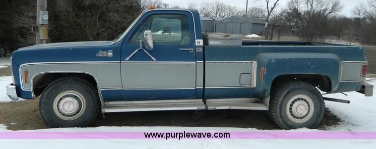 image for item W9123 1979 GMC Sierra 3500 Classic Camper Special pickup truck