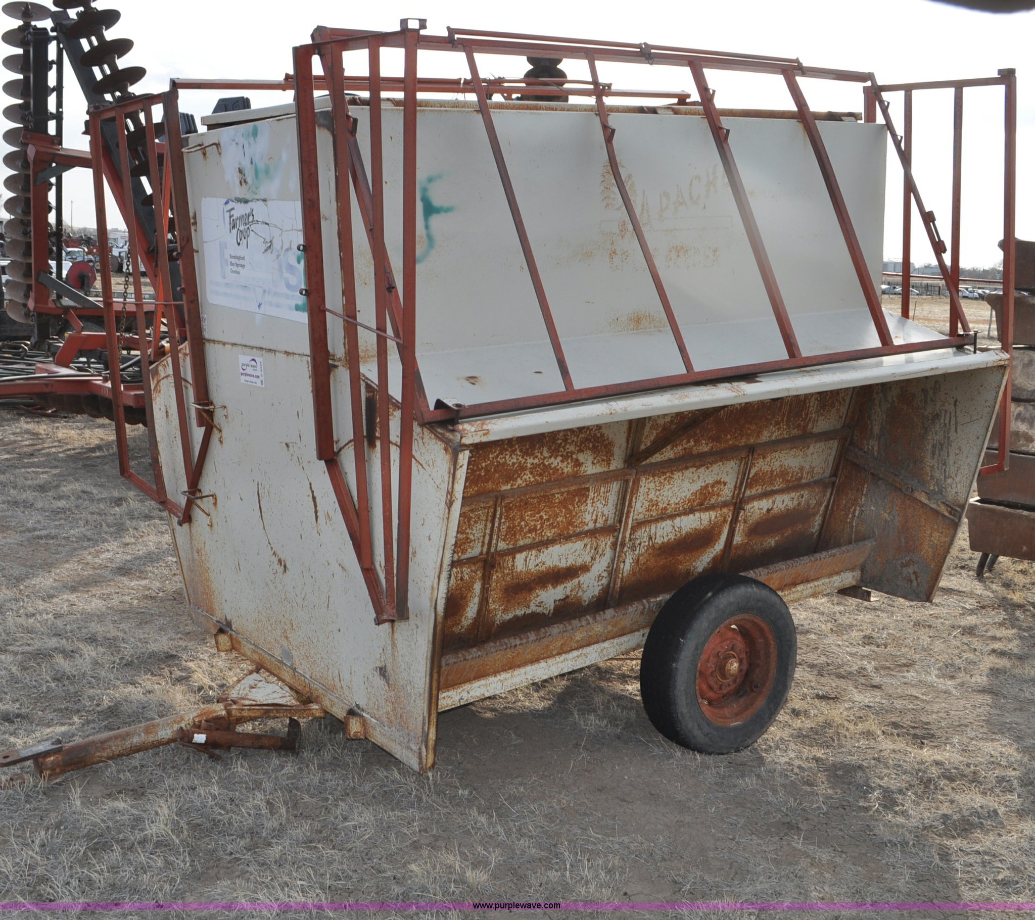 Apache Cf889 Creep Feeder Item C3425 3 27 2013