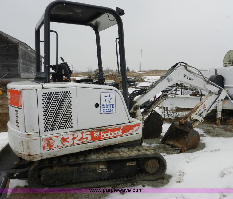 image for item A3929 Bobcat X325 compact excavator