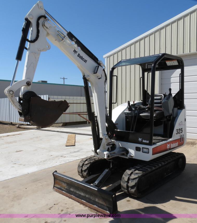 image for item B4657 2007 Bobcat 325 compact excavator