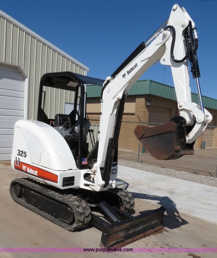 image for item B4657 2007 Bobcat 325 compact excavator