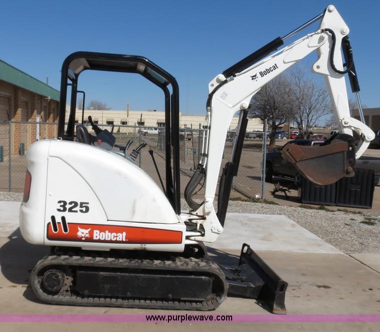 image for item B4657 2007 Bobcat 325 compact excavator