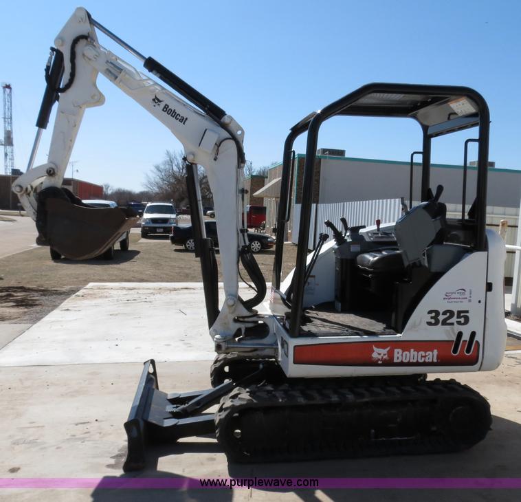 image for item B4657 2007 Bobcat 325 compact excavator