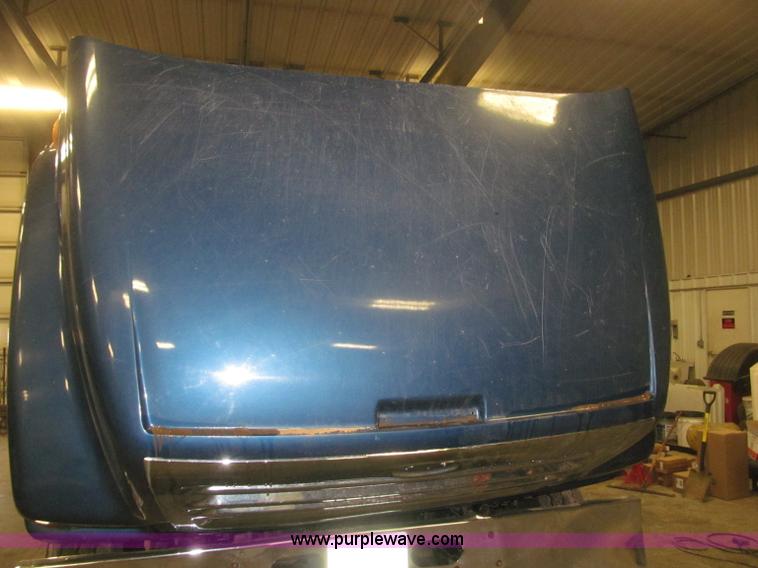 image for item B5409 2001 Sterling LT8500 triple axle dump truck