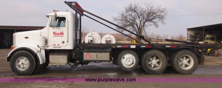 image for item D5765 1993 Peterbilt 357 roll off truck