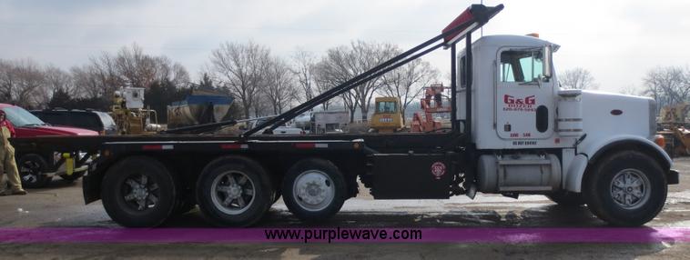 image for item D5765 1993 Peterbilt 357 roll off truck