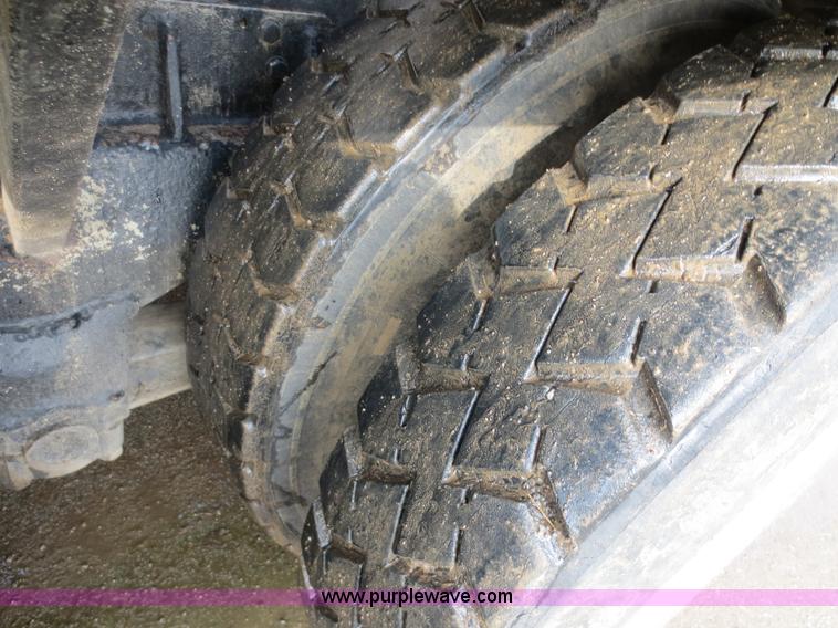 image for item D5765 1993 Peterbilt 357 roll off truck