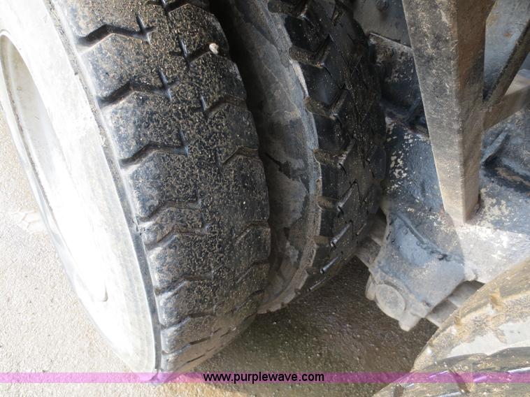 image for item D5765 1993 Peterbilt 357 roll off truck