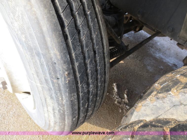 image for item D5765 1993 Peterbilt 357 roll off truck