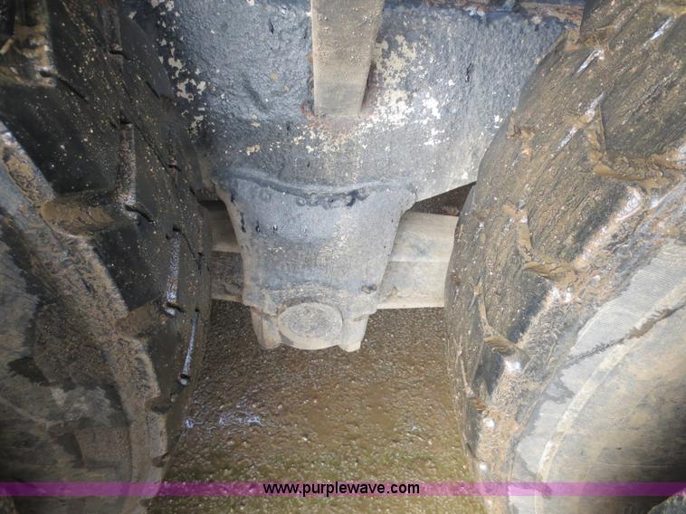 image for item D5765 1993 Peterbilt 357 roll off truck