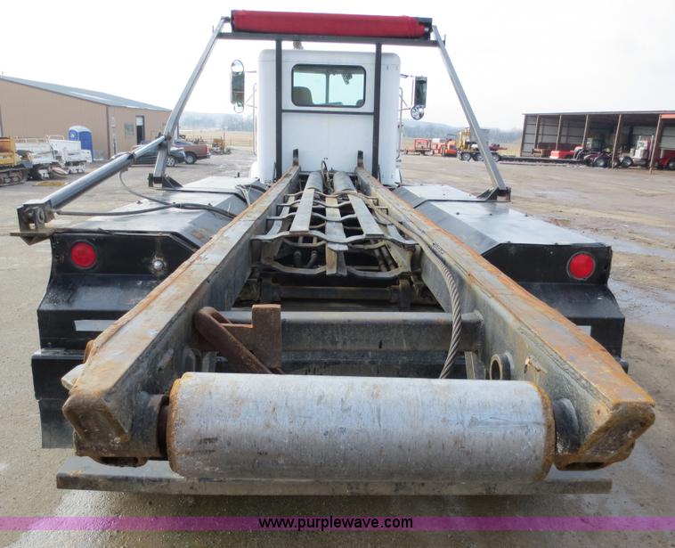 image for item D5765 1993 Peterbilt 357 roll off truck