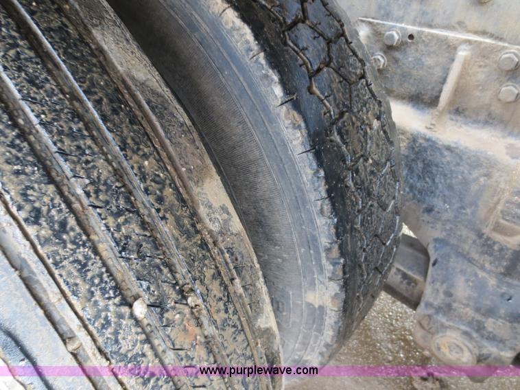 image for item D5765 1993 Peterbilt 357 roll off truck