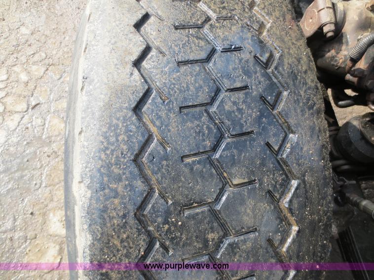 image for item D5765 1993 Peterbilt 357 roll off truck