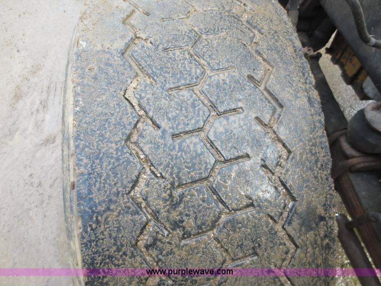 image for item D5765 1993 Peterbilt 357 roll off truck