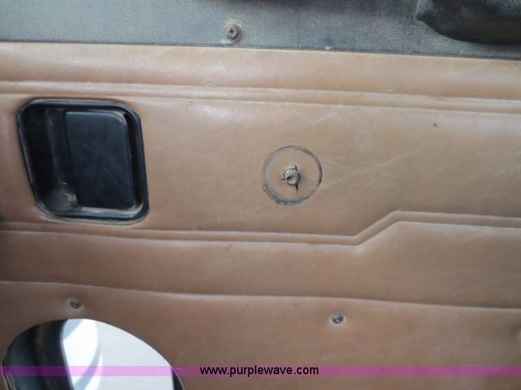 image for item D5765 1993 Peterbilt 357 roll off truck