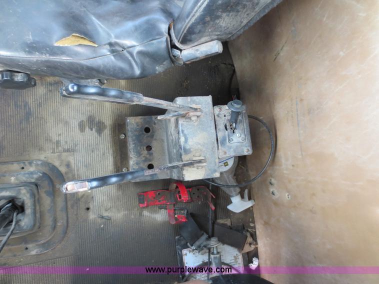 image for item D5765 1993 Peterbilt 357 roll off truck