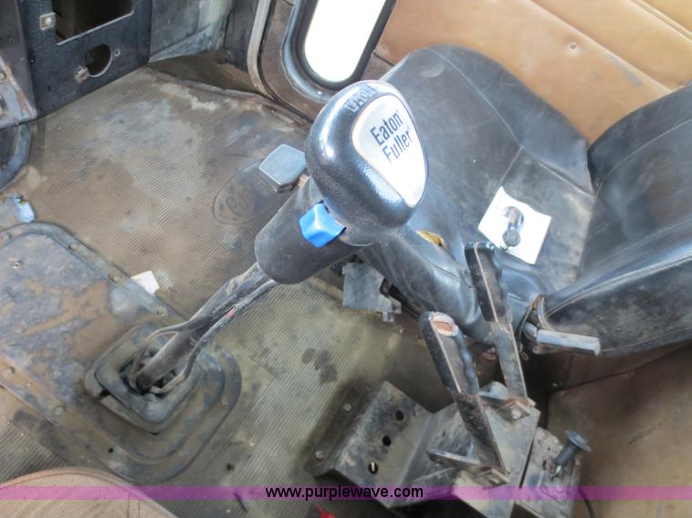 image for item D5765 1993 Peterbilt 357 roll off truck