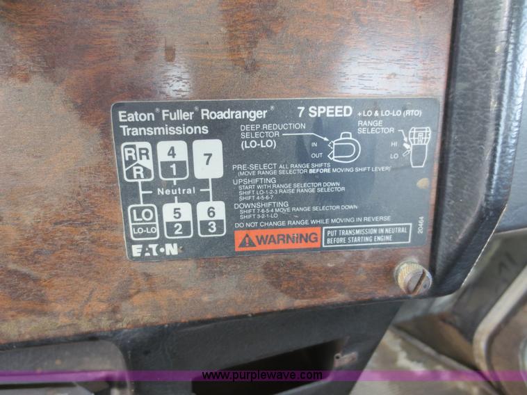 image for item D5765 1993 Peterbilt 357 roll off truck