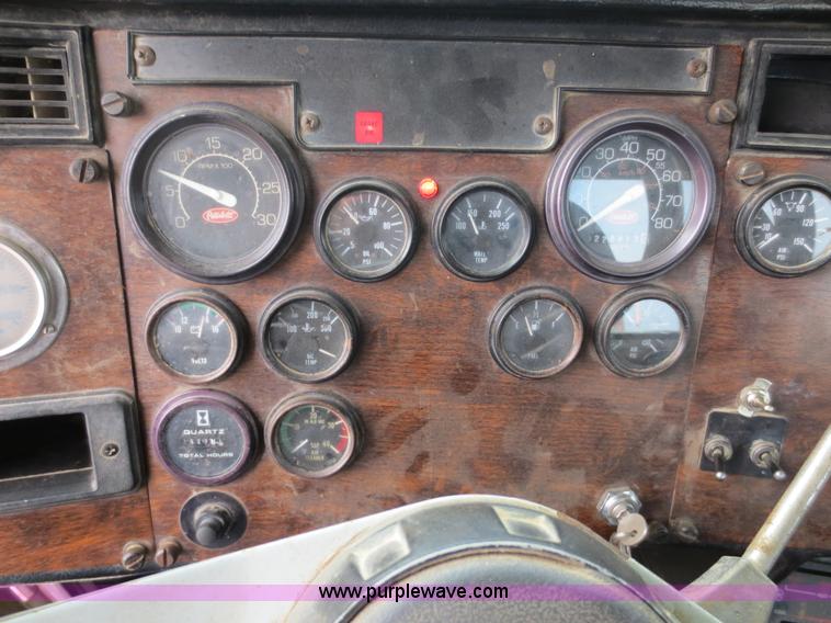 image for item D5765 1993 Peterbilt 357 roll off truck