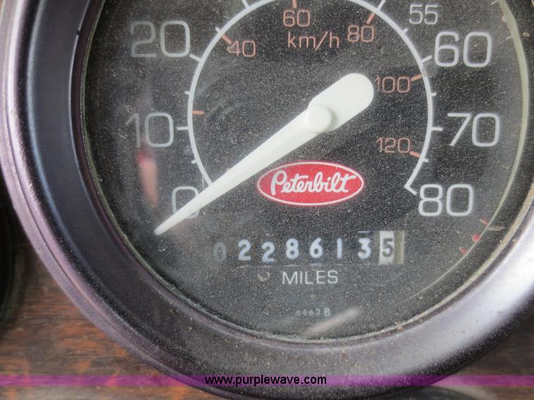 image for item D5765 1993 Peterbilt 357 roll off truck