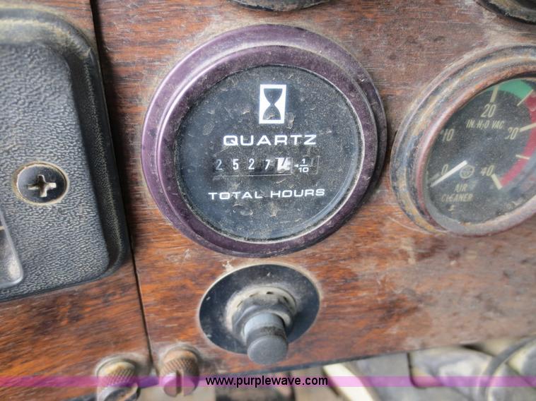 image for item D5765 1993 Peterbilt 357 roll off truck