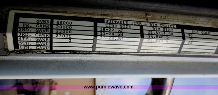 image for item D5765 1993 Peterbilt 357 roll off truck