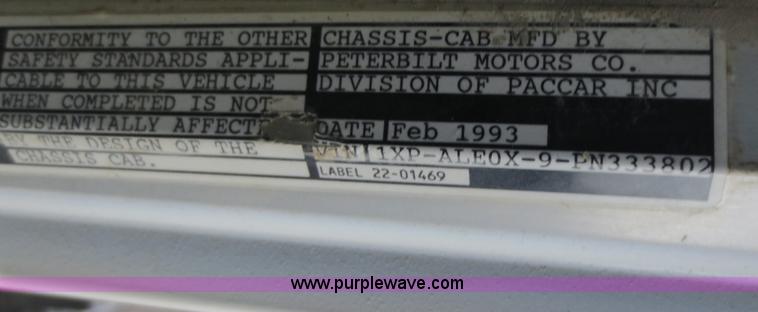 image for item D5765 1993 Peterbilt 357 roll off truck