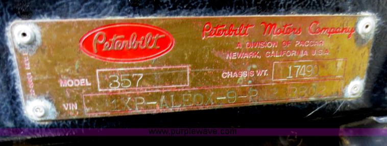 image for item D5765 1993 Peterbilt 357 roll off truck