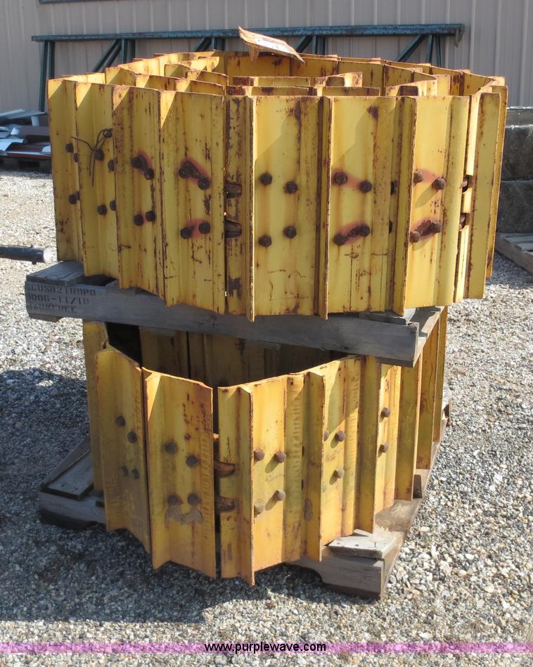 image for item D5775 (2) Caterpillar dozer tracks