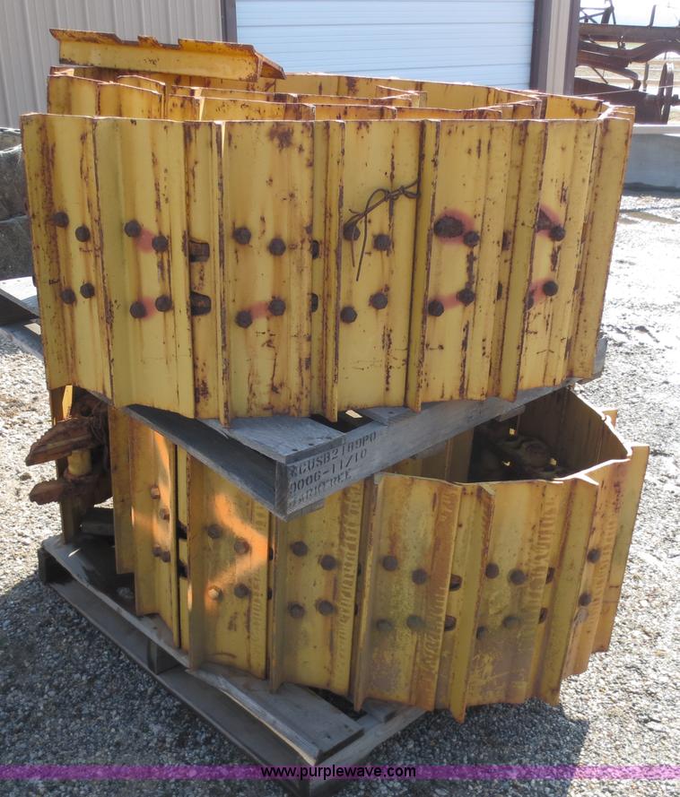 image for item D5775 (2) Caterpillar dozer tracks